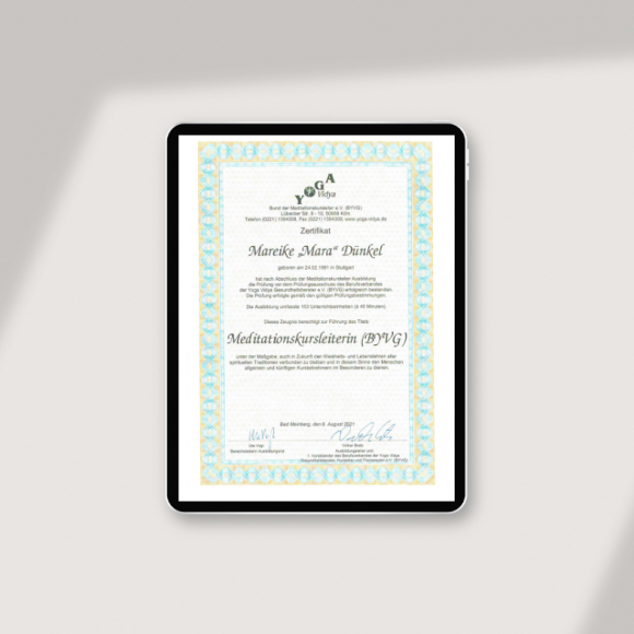 Freier Texter Mara Dünkel von textmagie in Bayreuth hat ein Zertifikat als Meditationskursleiter.