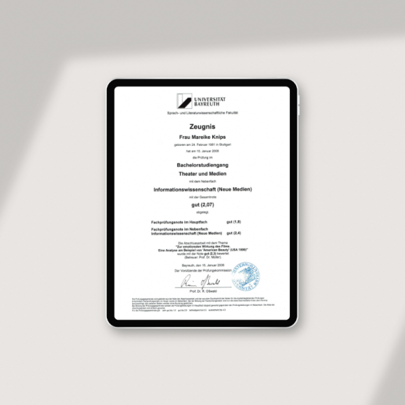 Freier Texter Mara Dünkel von textmagie in Bayreuth hat einen Universitätsabschluss in Theater, Medien und Informationswissenschaften.